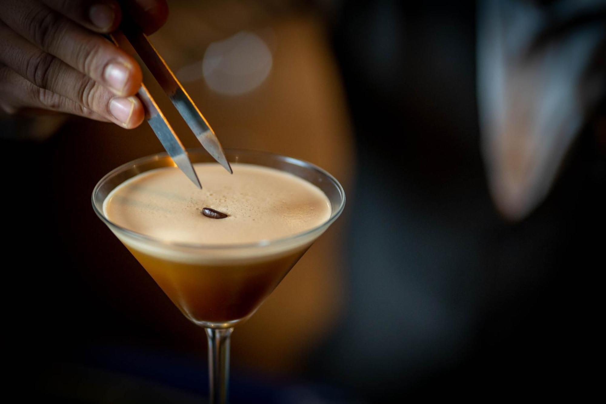 Bar Peepal Resort Покхара Экстерьер фото A chocolate martini