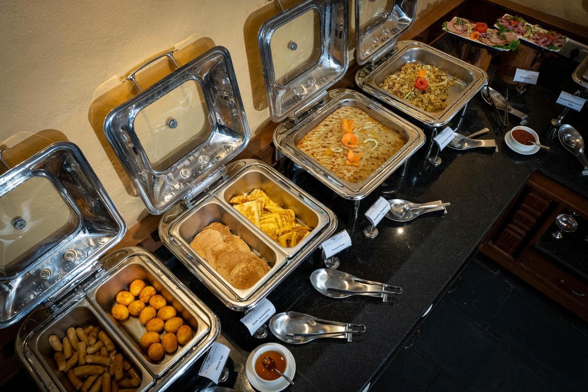 Bar Peepal Resort Покхара Экстерьер фото A selection of chafing dishes