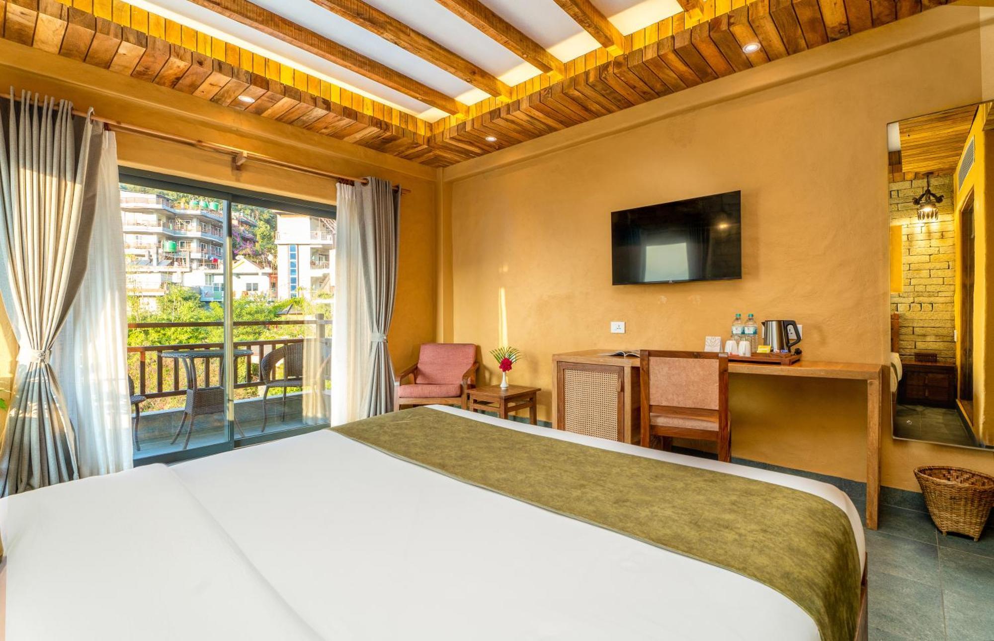 Bar Peepal Resort Покхара Экстерьер фото Deluxe Room